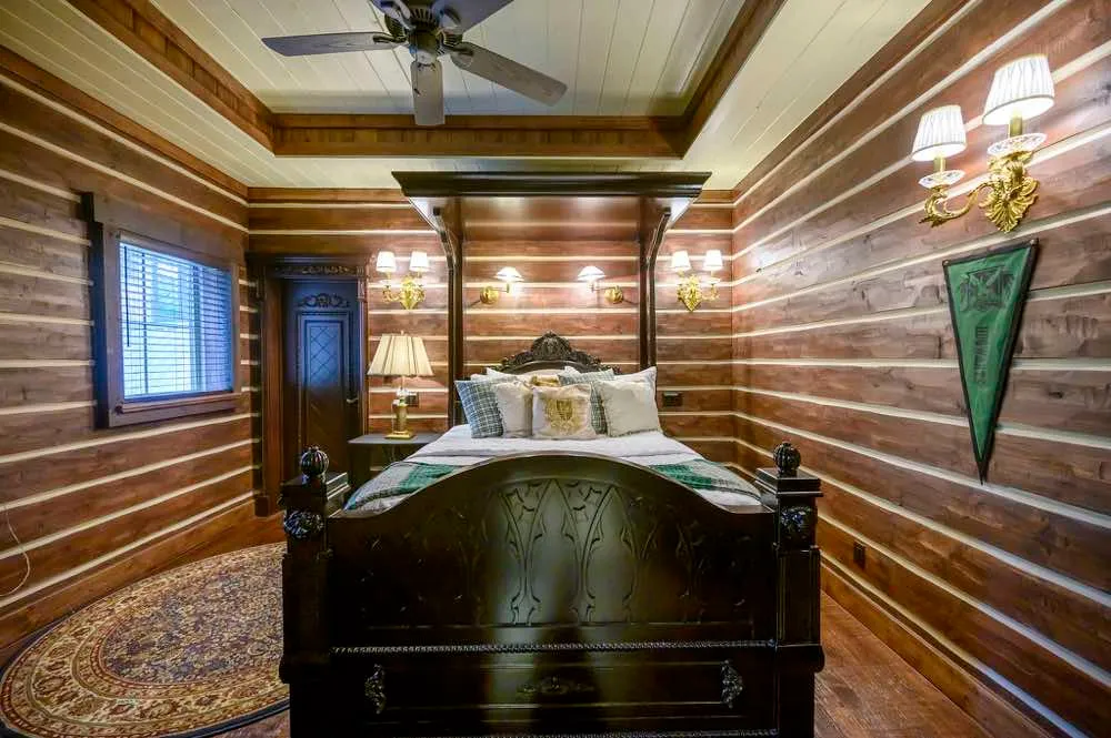 Kings Crossing Manor