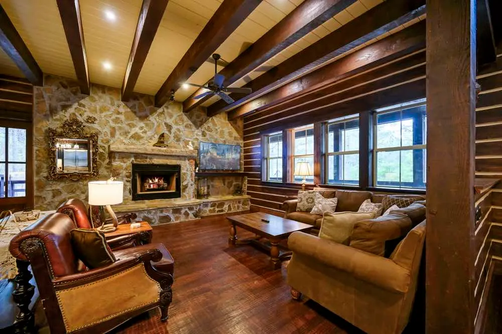 Kings Crossing Manor