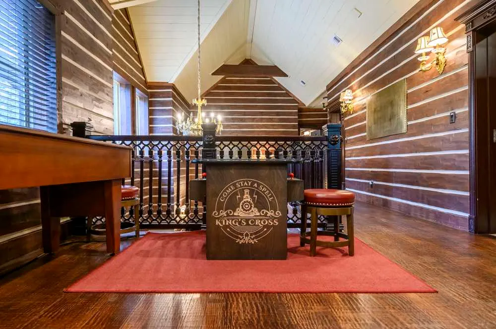 Kings Crossing Manor