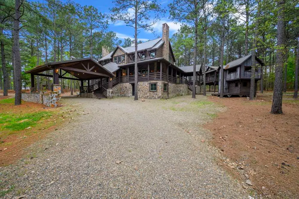 Kings Crossing Manor