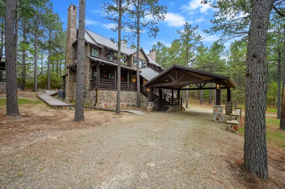 Kings Crossing Manor