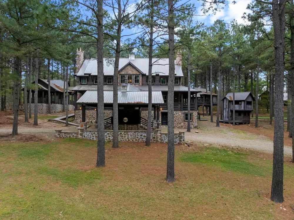 Kings Crossing Manor
