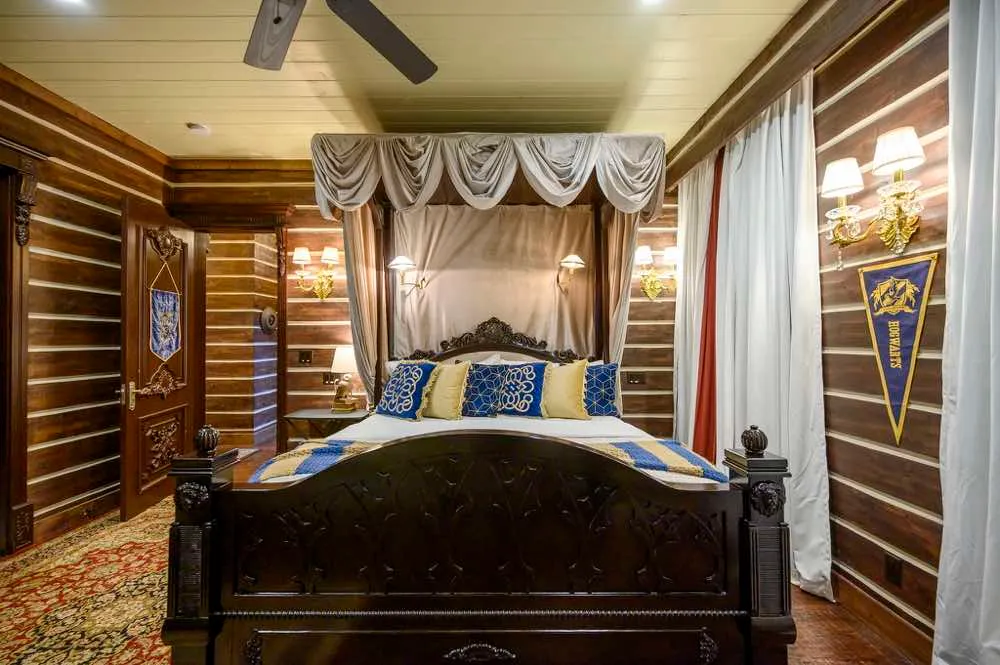 Kings Crossing Manor